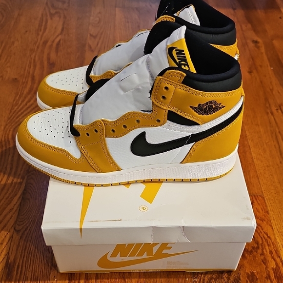 NWT Nike High-Top Sneakers in Yellow, Black, and White - Picture 3 of 7